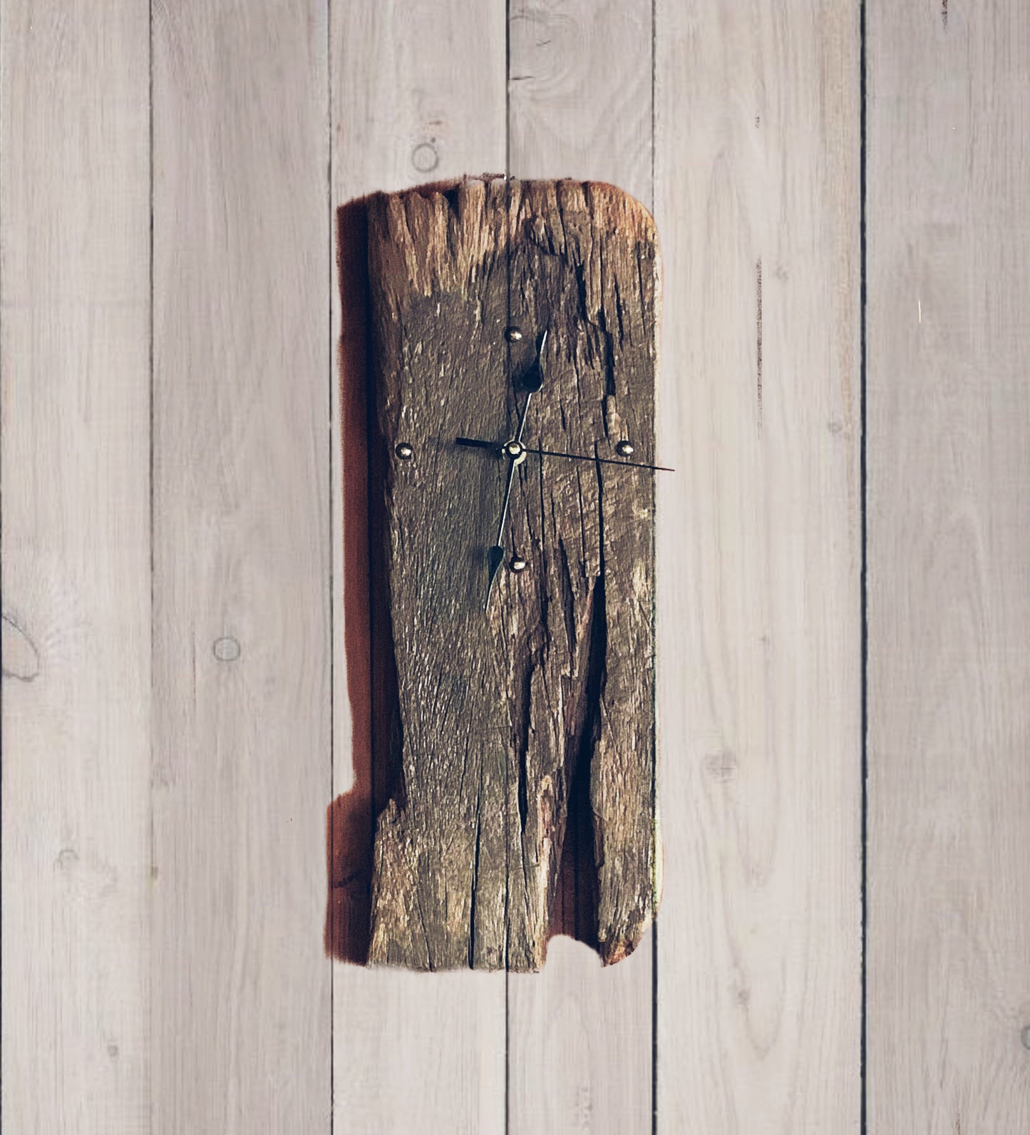 Orologio in legno riciclato "Timeless"