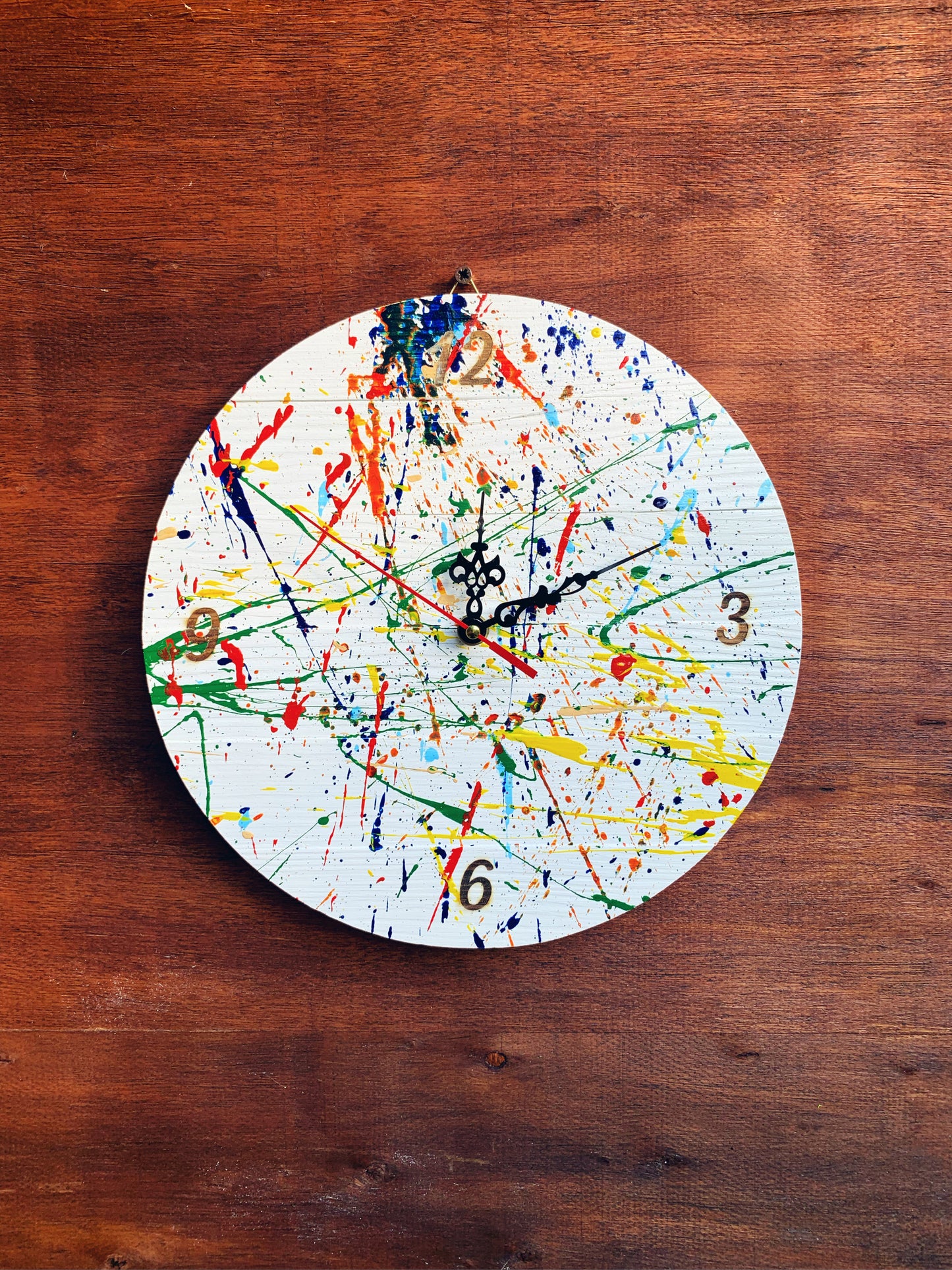 Orologio in legno riciclato "Colors Sketch"