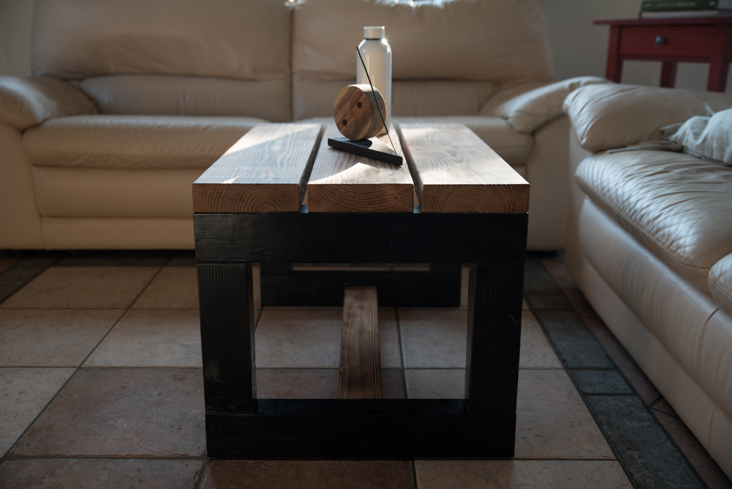 Coffee table in recycled larch wood for living room
